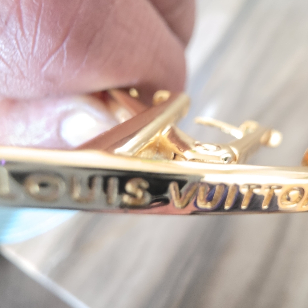 LUXURY brand Gold Initial Earrings 👌🔥🩷💋💥✨️Comes W/Gift🎁STUNNING💣 - Picture 3 of 6